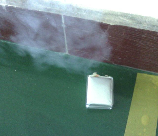 聚合物锂电池冒烟