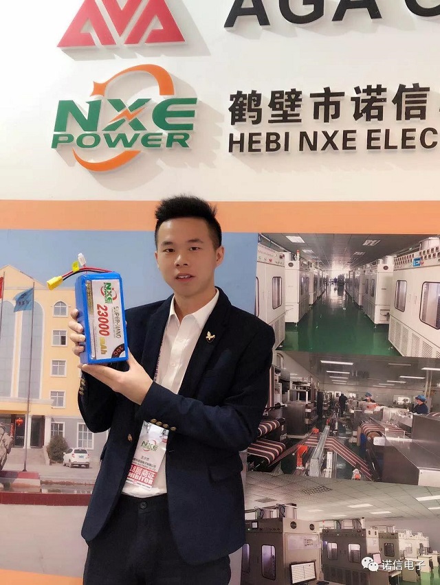 北京展现场诺信高倍率电池展示