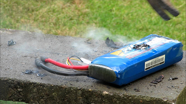 无人机LiPo电池起火